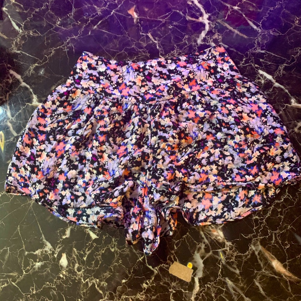 American Eagle Shorts/Skort Floral